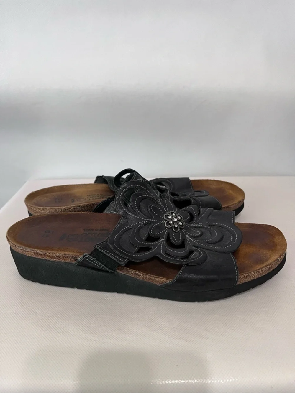 Naot sandy black